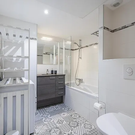 New Listing - 1 Bed Apt,air-con,beach Access,sea * أنتيب