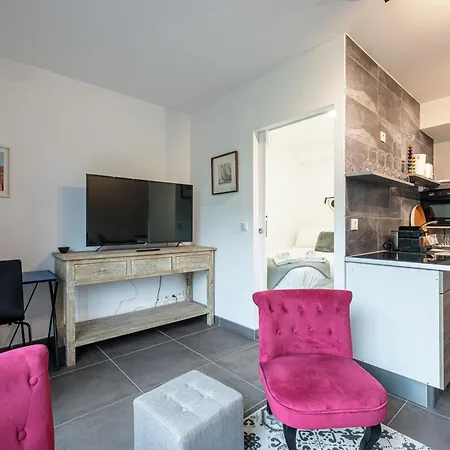 New Listing - 1 Bed Apt,air-con,beach Access,sea Appartement Antibes