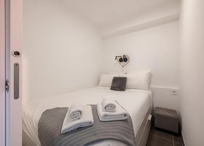 New Listing - 1 Bed Apt,air-con,beach Access,sea * Antibes